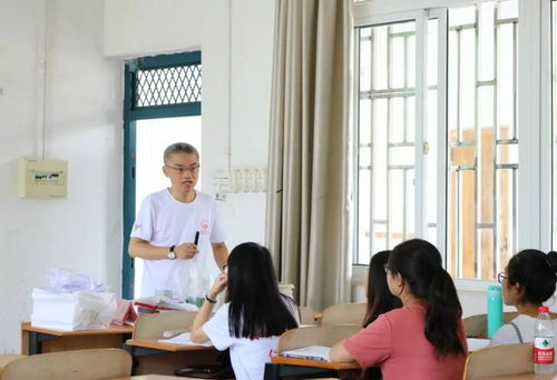 学好礼仪，为孩子们服务 摄影镜头下的礼仪教育公益行