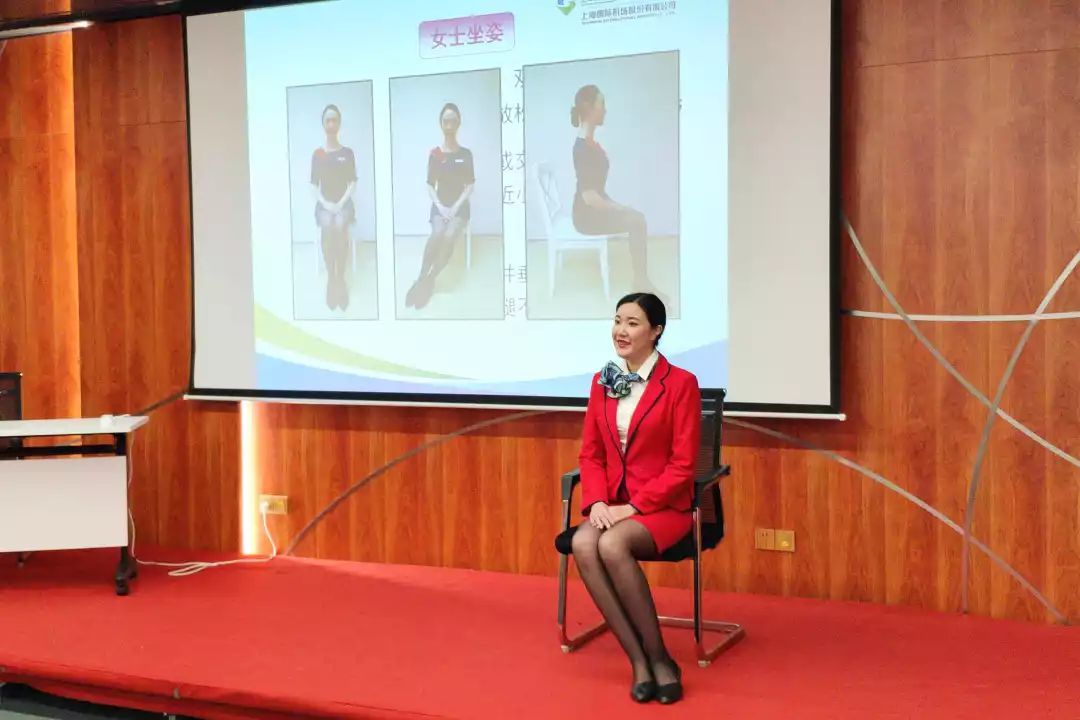 全国五一巾帼标兵“白雪”翩翩而至——磁浮公司开展“灿烂微笑，标准仪态”服务礼仪培训