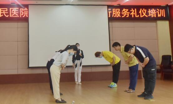 提升服务质量，展现文明形象——河池市人民医院举办文明服务礼仪培训班纪实
